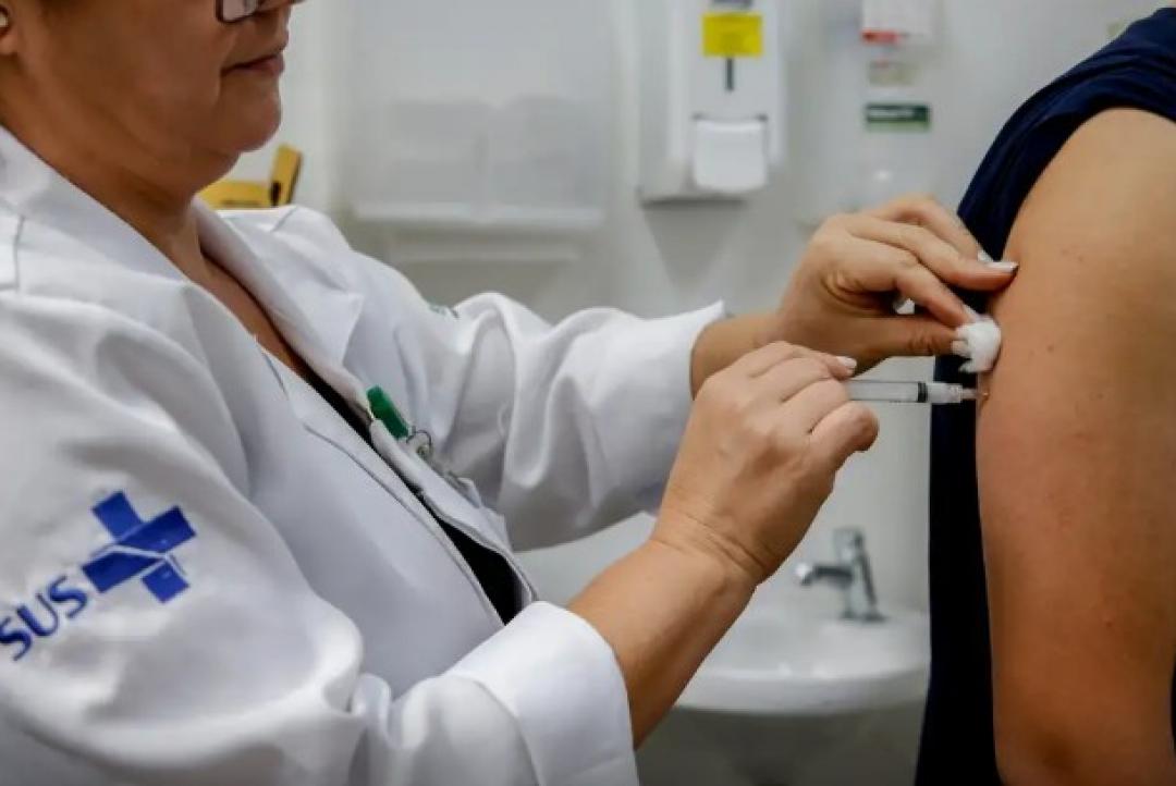 Ministério da Saúde amplia idade para receber vacina contra a dengue