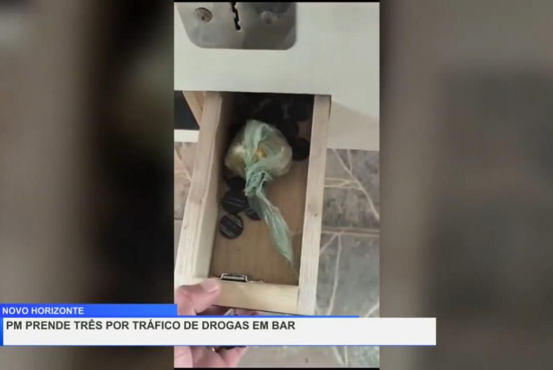 PM encontra droga escondida em mesa de sinuca: três presos