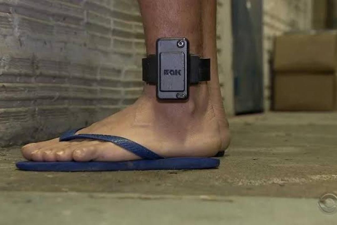 Homem é preso com tornozeleira eletrônica desligada