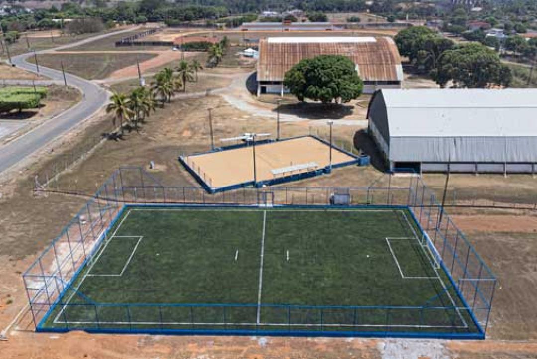 Campo de grama sintética torna-se realidade. Investimento supera R$ 370 mil