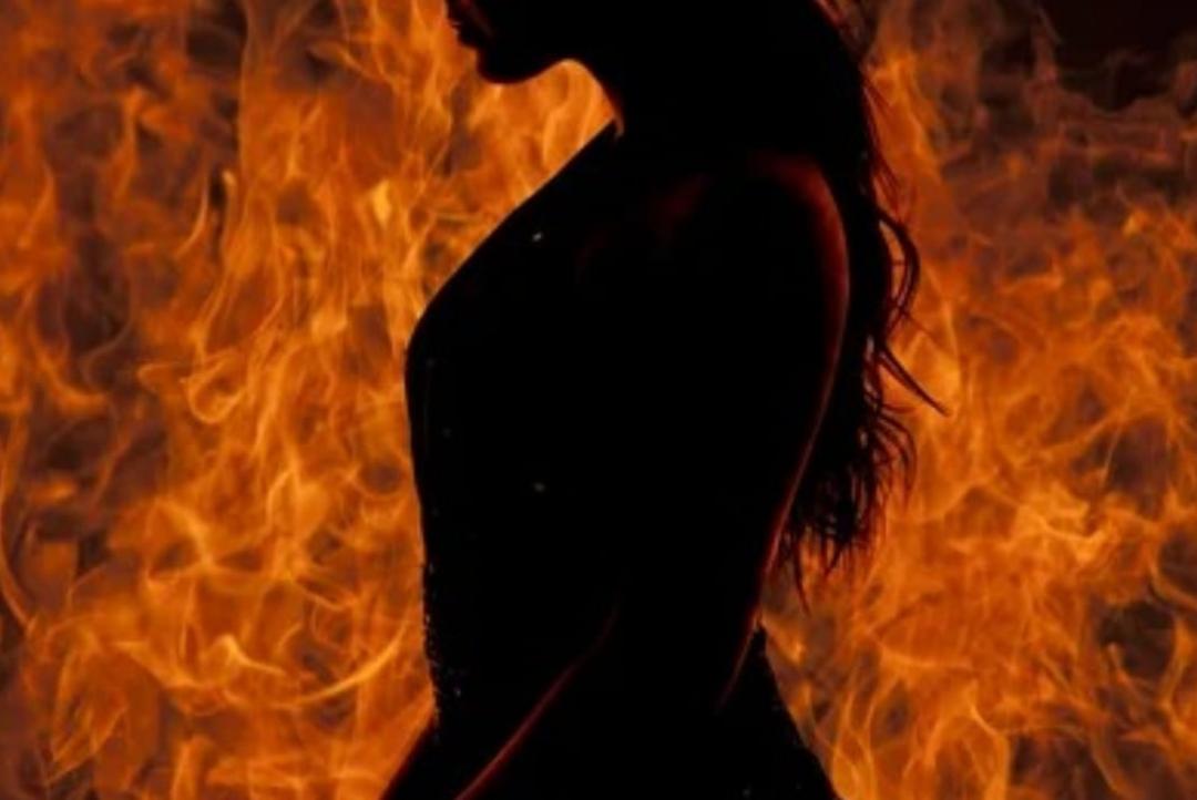 Mulher pula muro e ateia fogo no carro do ex em Alta Floresta 