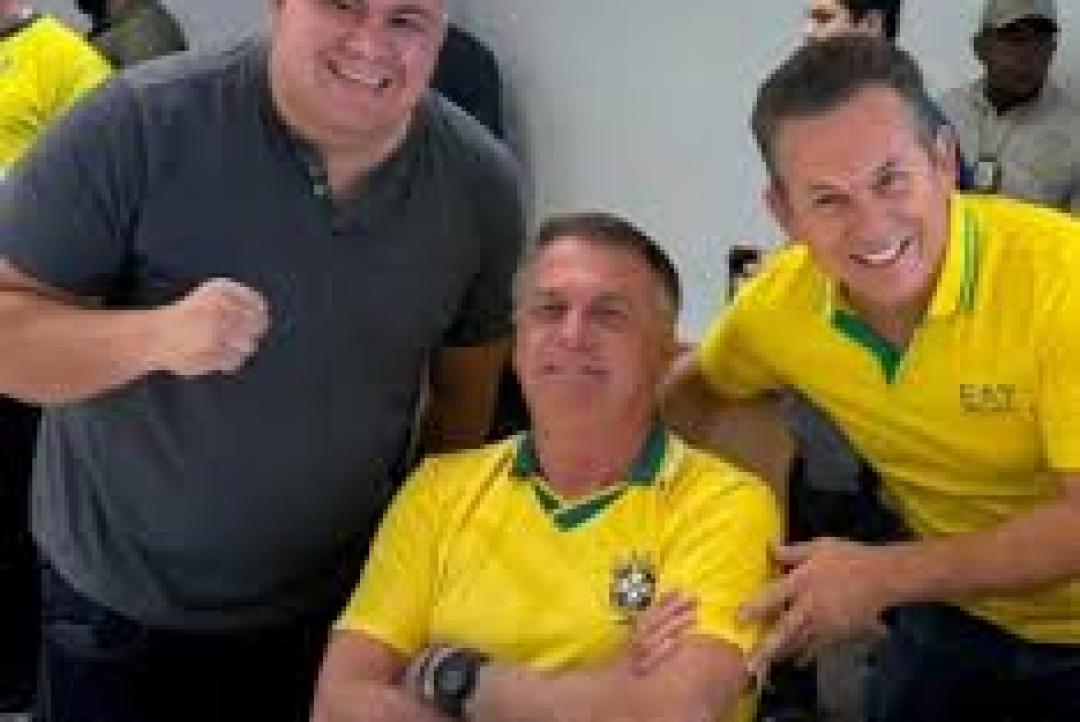 Mauro Mendes faz “média” com patriotas após dizer que Bolsonaro fez “cagada” 
