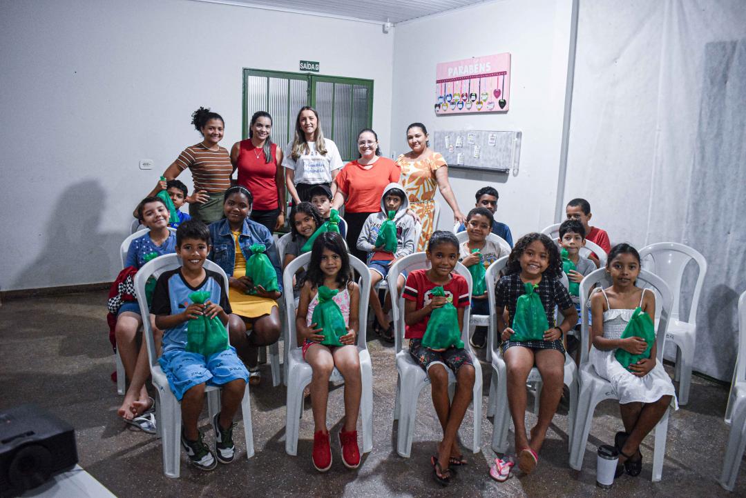 CRAS Conviver realiza entrega de kits de higiene pessoal para crianças