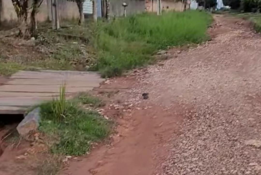 Moradores sofrem para chegar em casa no Boa Nova 