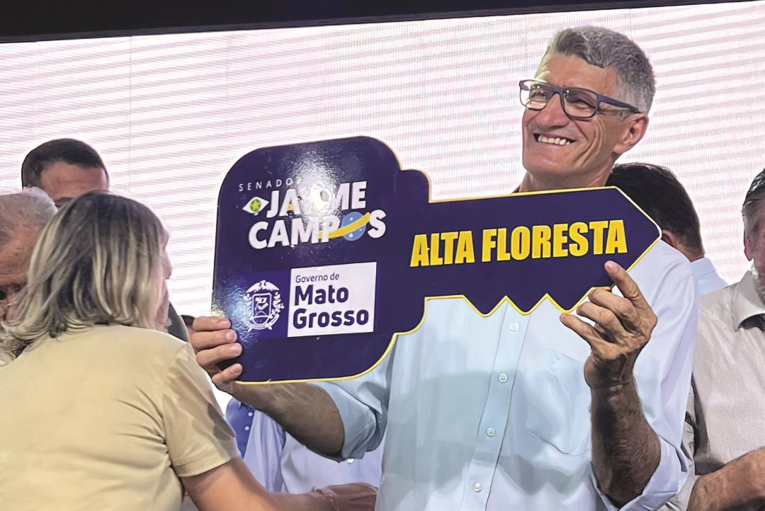 Alta Floresta recebe caminhão do Governo do Estado. Senador Jayme Campos destina emenda parlamentar