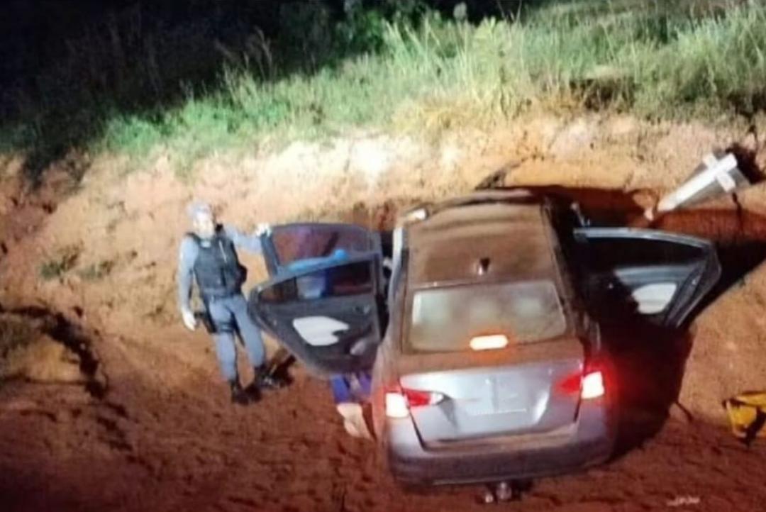 Homem morre após carro atingir ‘barranco’