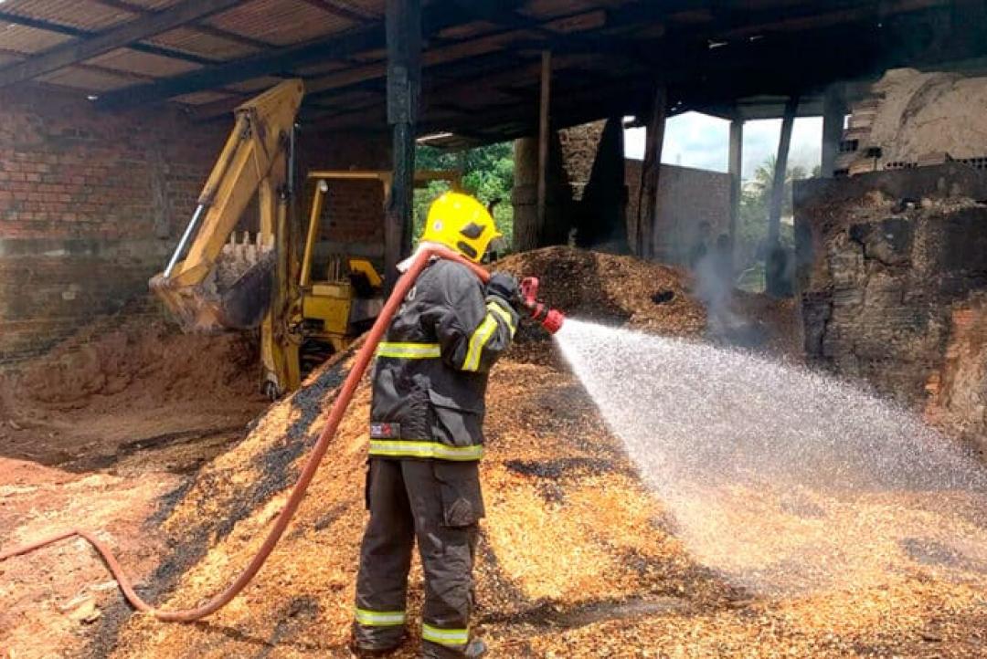 Fábrica de tijolos pega fogo em Alta Floresta