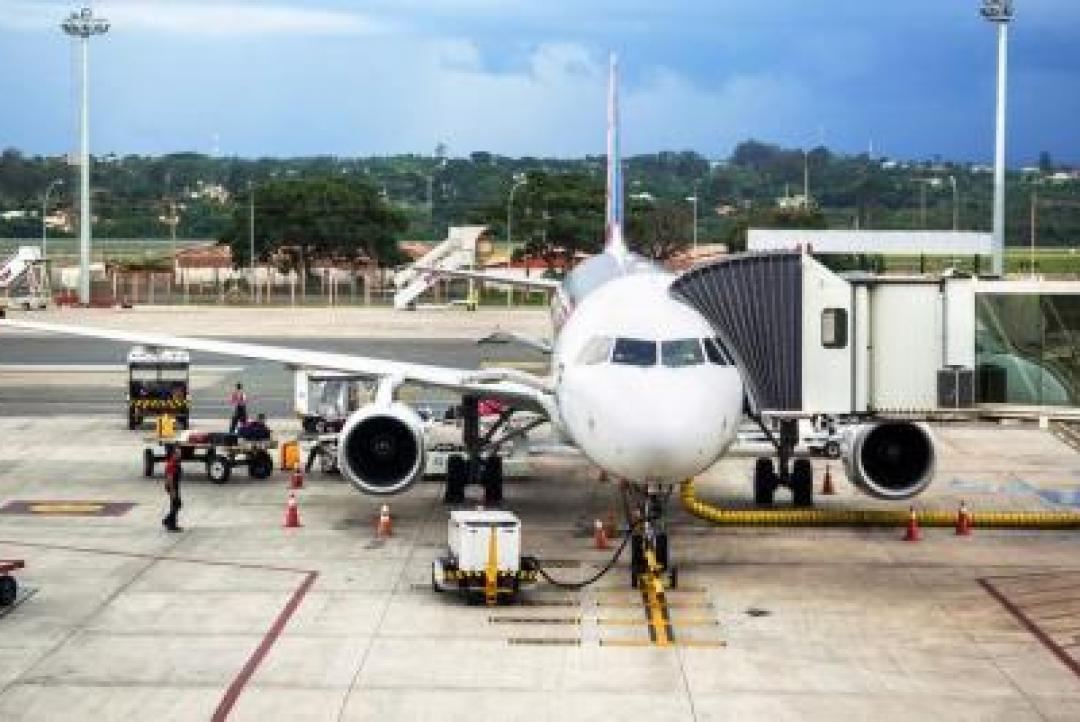 Justiça proíbe greve de controladores de voo na segunda e determina multa