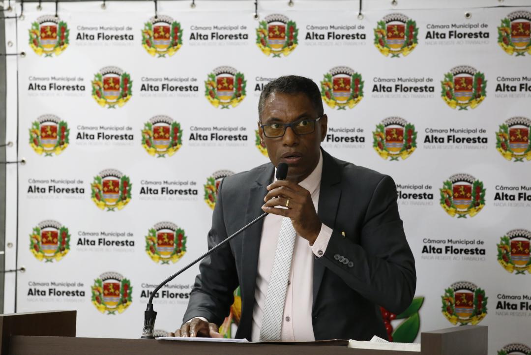 Vereador quer padronização das fachadas das escolas