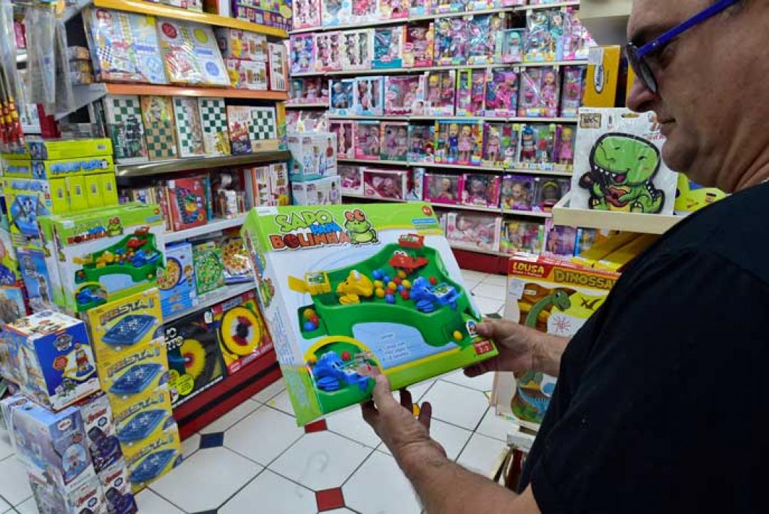 Procon-MT orienta consumidores sobre cuidados na compra de presentes