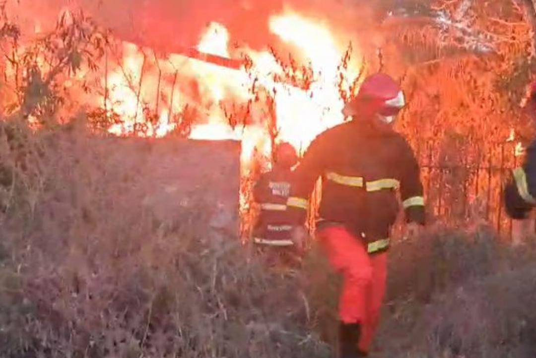 Casa é destruída em incêndio no grande Cidade Alta
