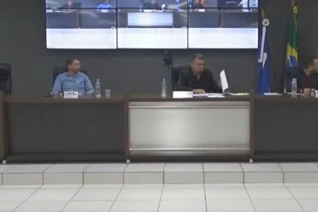 Sessão suspensa: aumento para professores será votado hoje