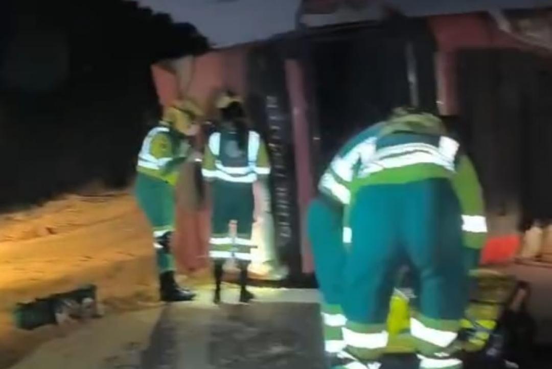 Carreta tomba na MT-208 entre Alta Floresta e Carlinda