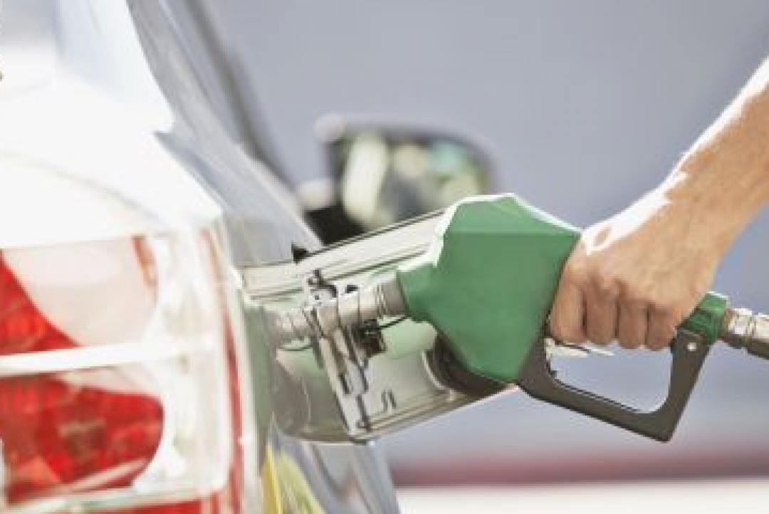 Petrobras anuncia redução de 4,09% no preço da gasolina; diesel terá alta de 6,57%