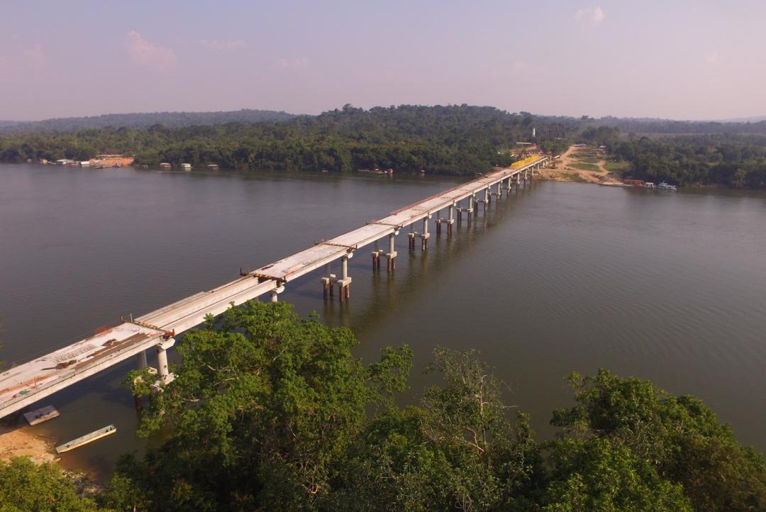 Vereador Tuti acompanha avanço na construção de ponte sobre o Rio Teles Pires