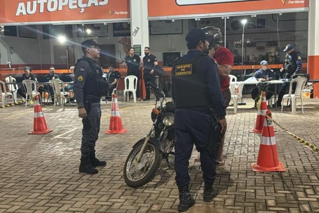 Lei seca prende 5 com direito à fuga cinematográfica (Veja vídeo)