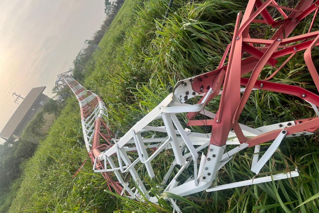 Torre da Rádio Progresso cai durante temporal  