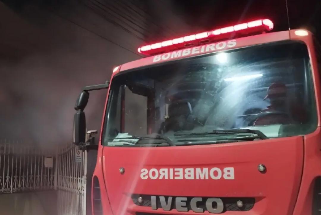 Casa pega fogo durante a madrugada em Alta Floresta  