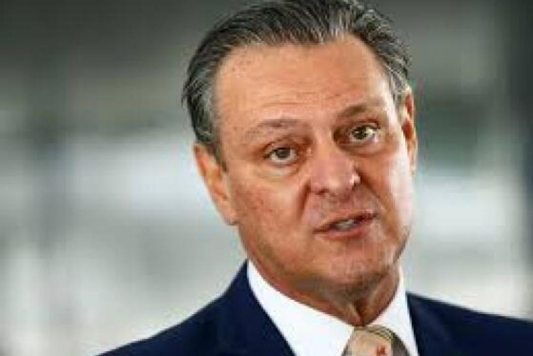 Ministro paga dívida de 27 anos após ter salário penhorado