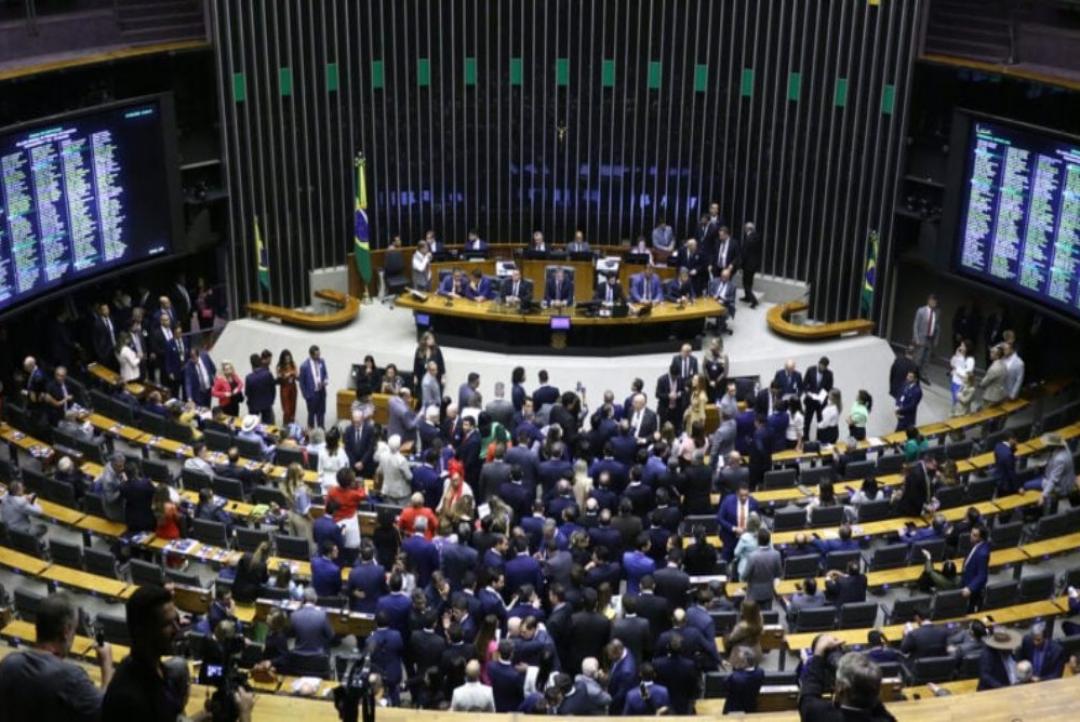 Câmara aprova projeto de lei que pode reduzir penas de condenados pelos atos de 8 de janeiro