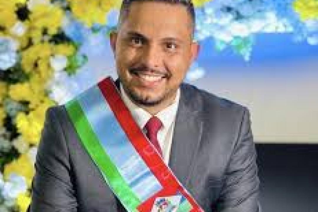 Prefeito denuncia a própria mãe por aplicar golpes