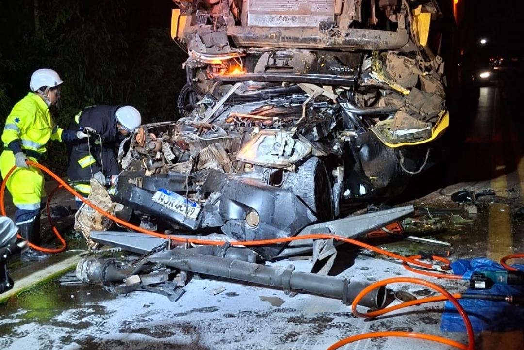 Engavetamento na BR-364 deixa uma pessoa morta 