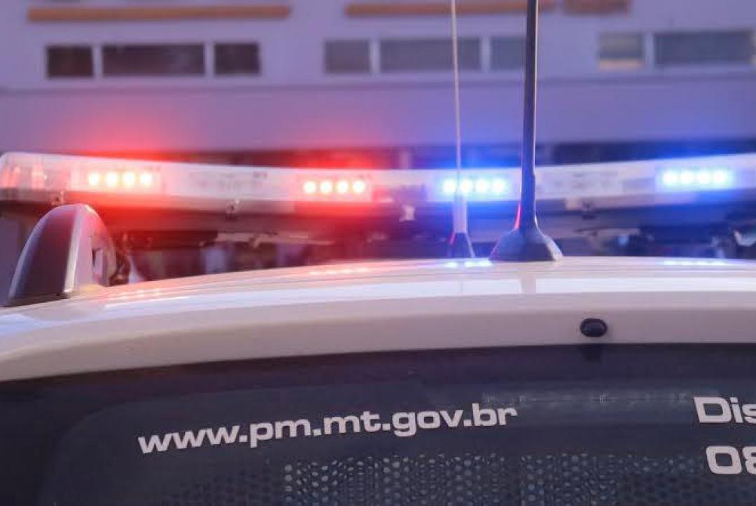 Erro ou crime? Mulher tem moto levada após estacionar em frente a mercado