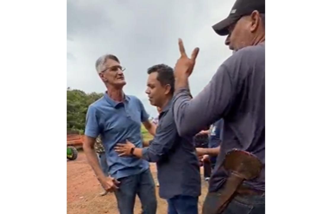 Chico Gamba é retirado de comunidade após confusão e protestos