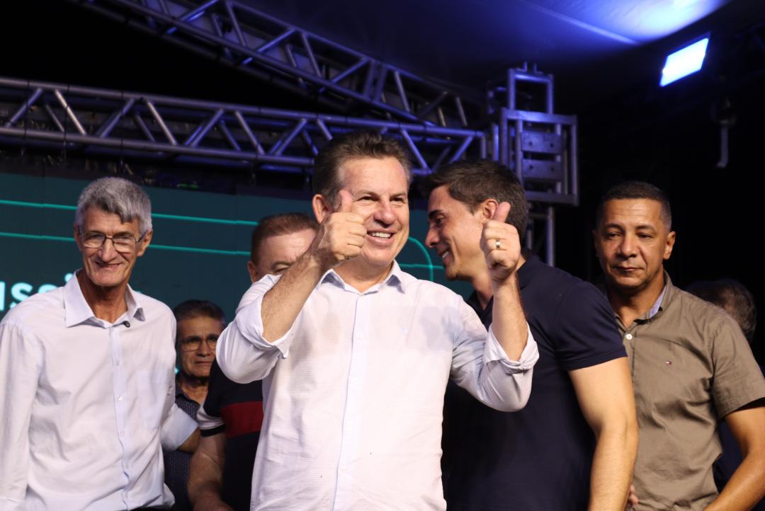 Governador Mauro Mendes deixa cargo para disputar o Senado e encerra gestão com alta aprovação