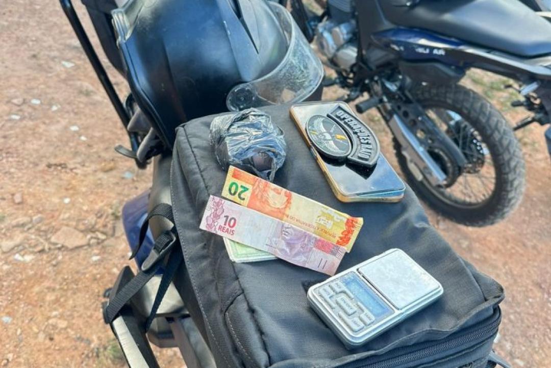 Suspeito tenta fugir, mas é detido por tráfico durante ação da equipe Raio em Alta Floresta
