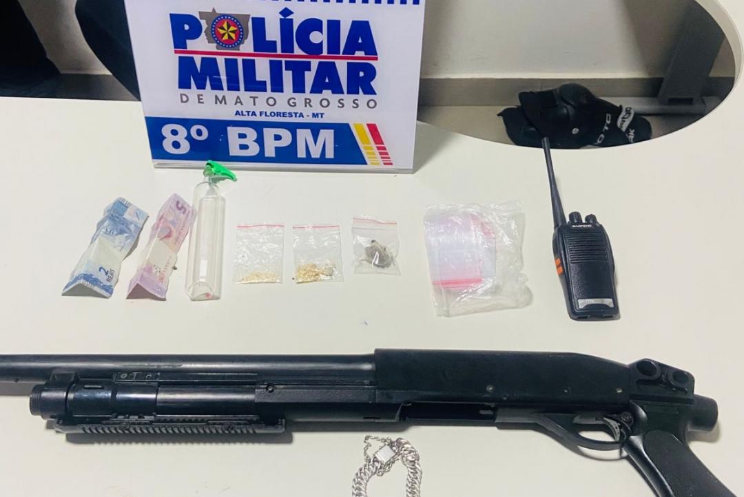 PM apreende drogas, simulacro de arma e detém suspeitos, incluindo menores, em Alta Floresta