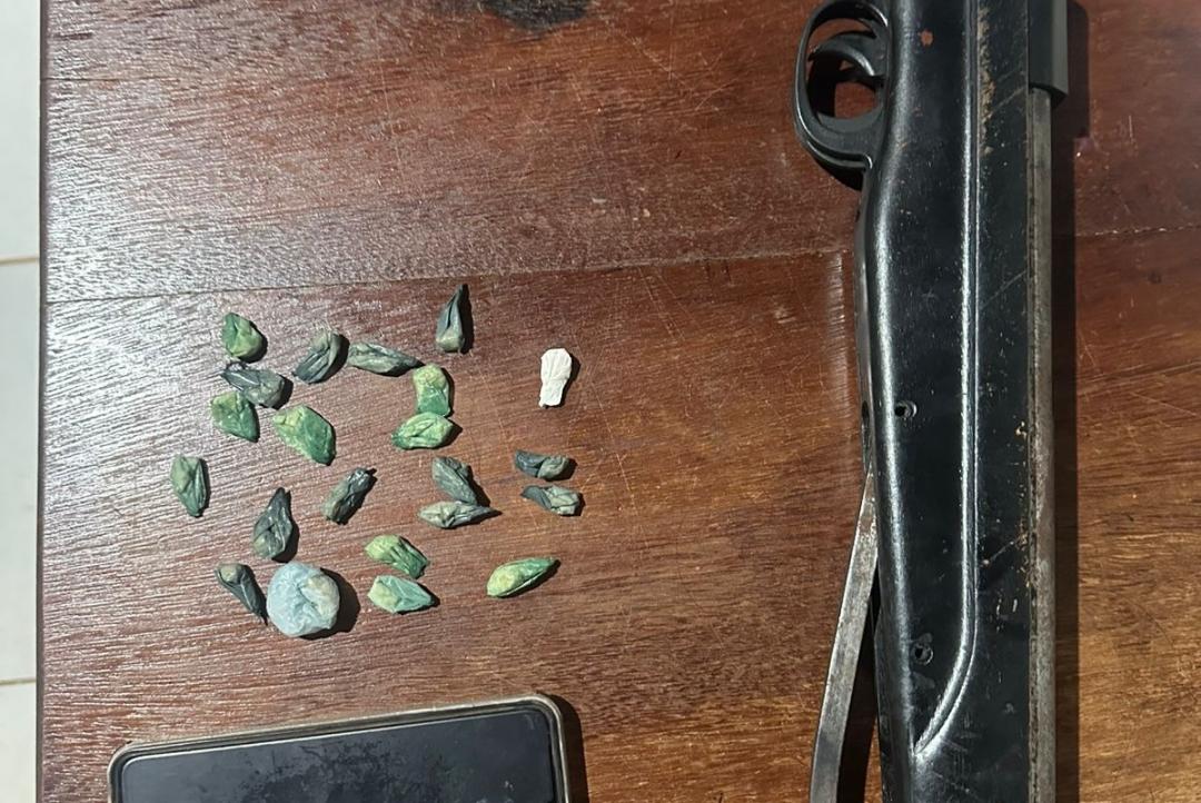 Casal é preso por ameaça, arma e tráfico de drogas em Apiacás