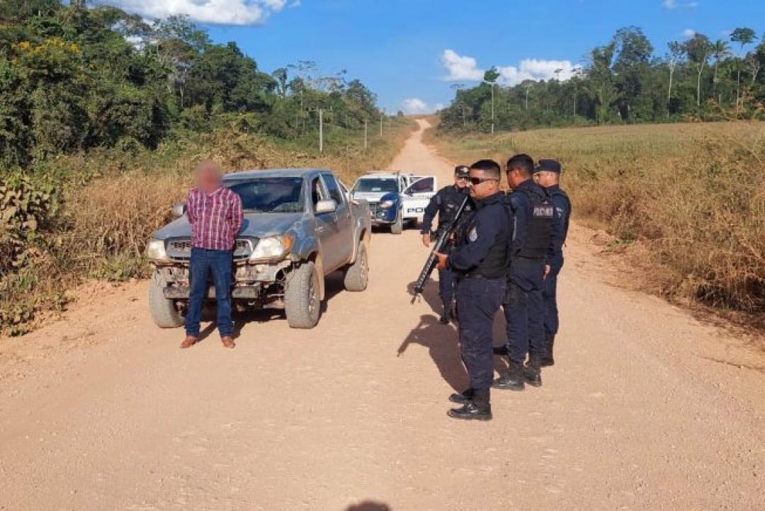 Homem é preso após ameaçar vítima com espingarda, roubar caminhonete e fugir pela MT-208