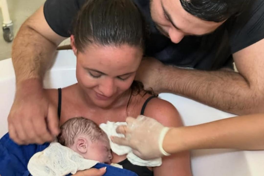 Nasce Antônio: Aline Leles escolhe parto tradicional e celebra a chegada do filho ao lado do marido