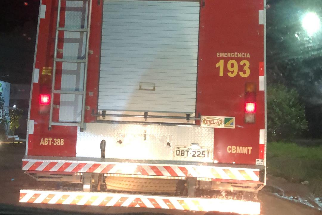 Idoso fica ferido após ser prensado entre caminhonete e árvore em Alta Floresta