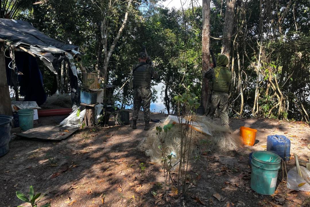 Polícia Militar Ambiental apreende arma e 42 redes de pesca predatória durante operação em Apiacás