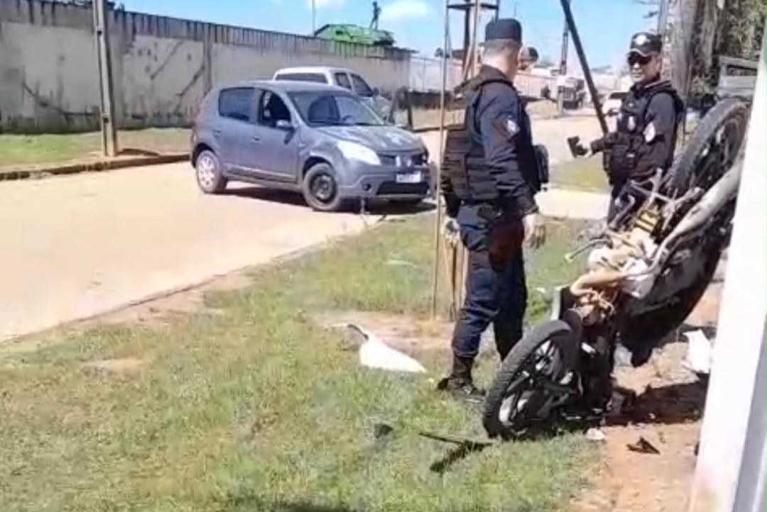 Motociclista sem CNH fica ferida em acidente na Avenida das Oliveiras, em Alta Floresta