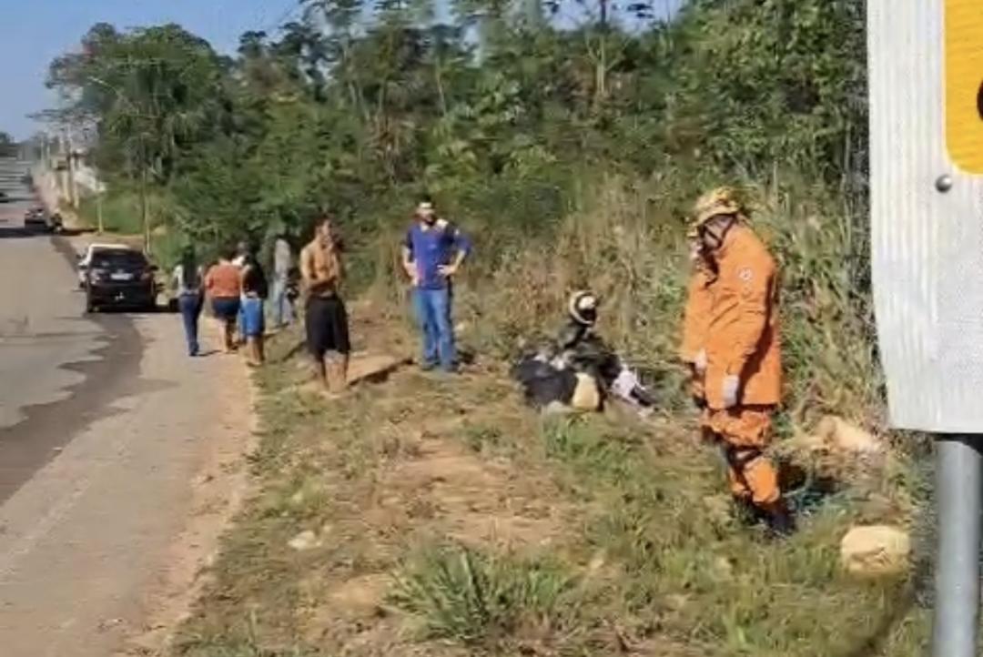 Mulher morre após passar reto em curva de moto em Alta Floresta