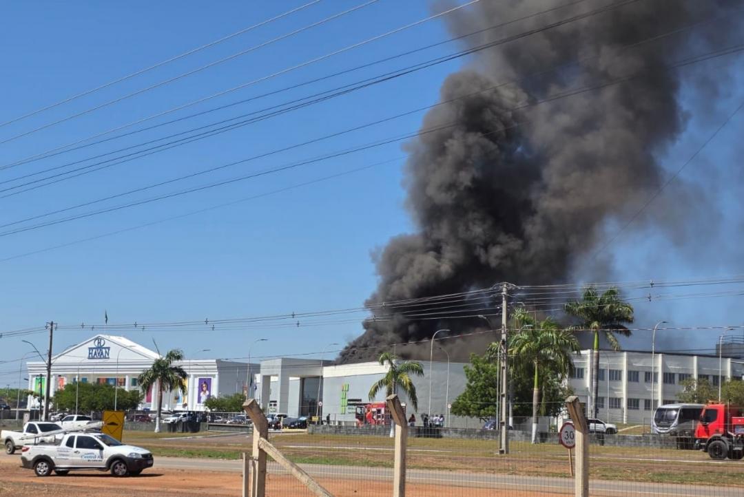 Incêndio de grandes proporções é registrado neste momento no IFMT de Alta Floresta