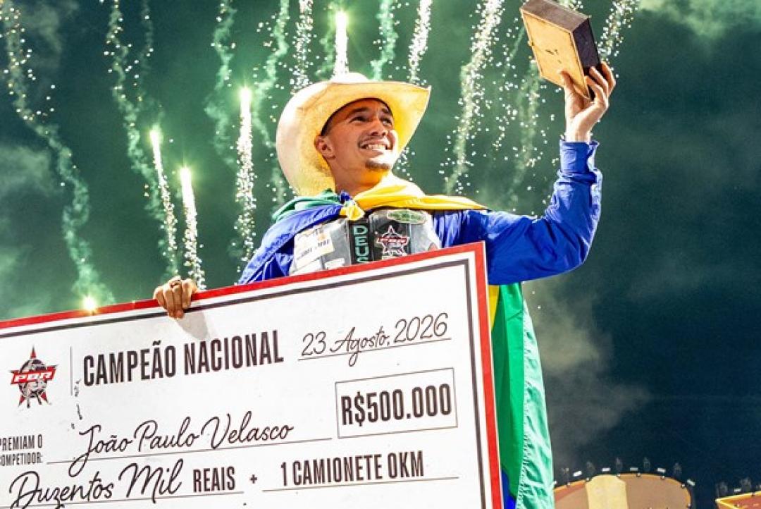 Paranaíta celebra título brasileiro de João Paulo Velasco na montaria em touros