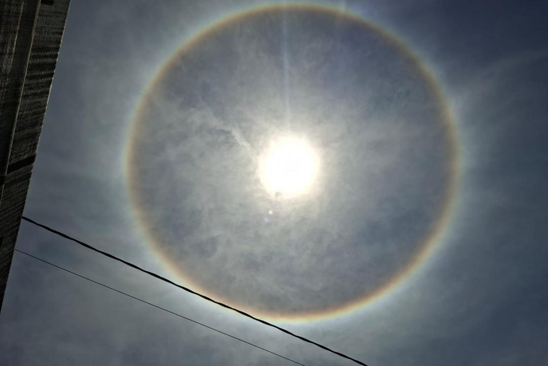Círculo luminoso ao redor do Sol chama atenção no céu de Alta Floresta