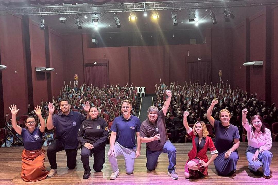 Projeto do MPMT leva teatro sobre violência e abuso a milhares de estudantes em MT