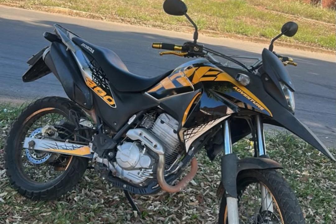 Motocicleta é furtada durante a madrugada em frente a estabelecimento comercial em Alta Floresta