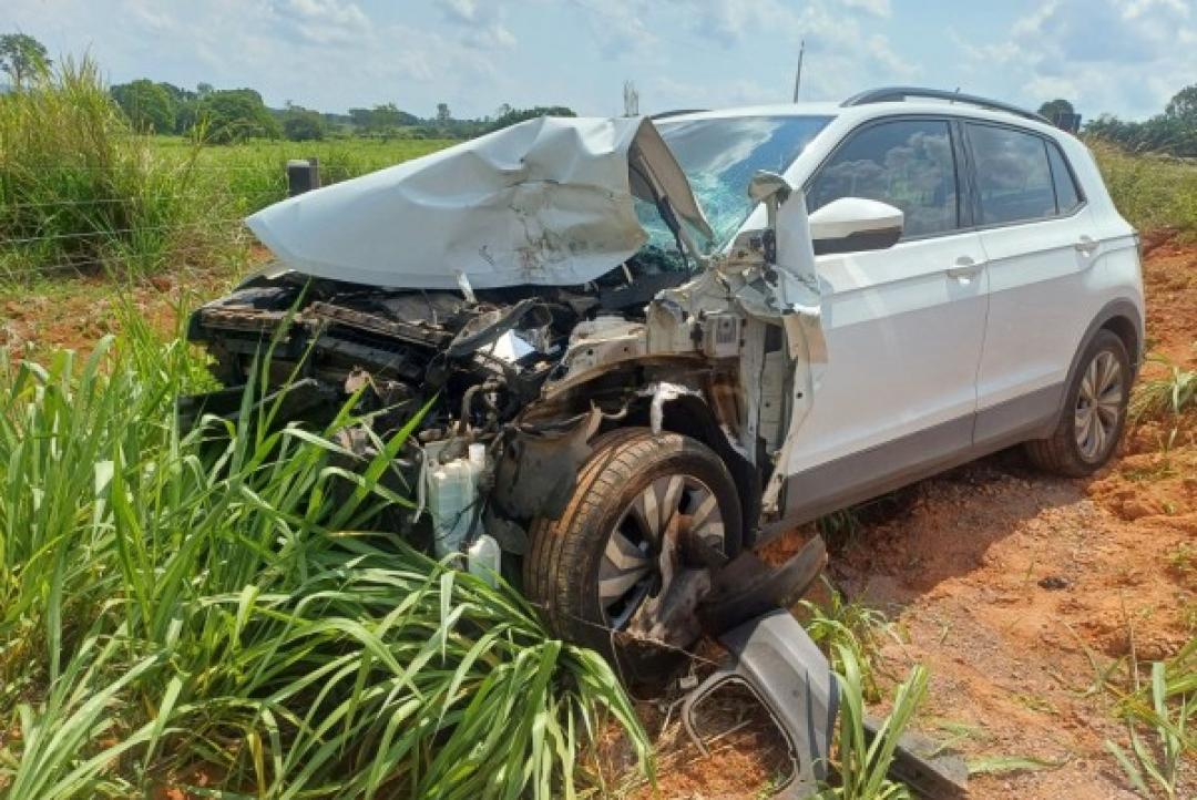 Colisão entre Dodge Ram e T-Cross deixa motorista ferida na MT-320, em Colíder