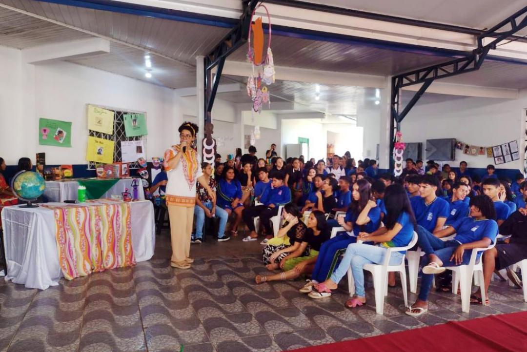 Escola estadual de Colíder organiza sarau em alusão ao mês da consciência negra