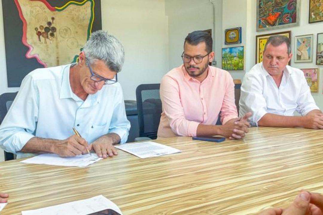 Administração Municipal de Alta Floresta faz história ao assinar contrato com a UFMT para realização do concurso público da Educação