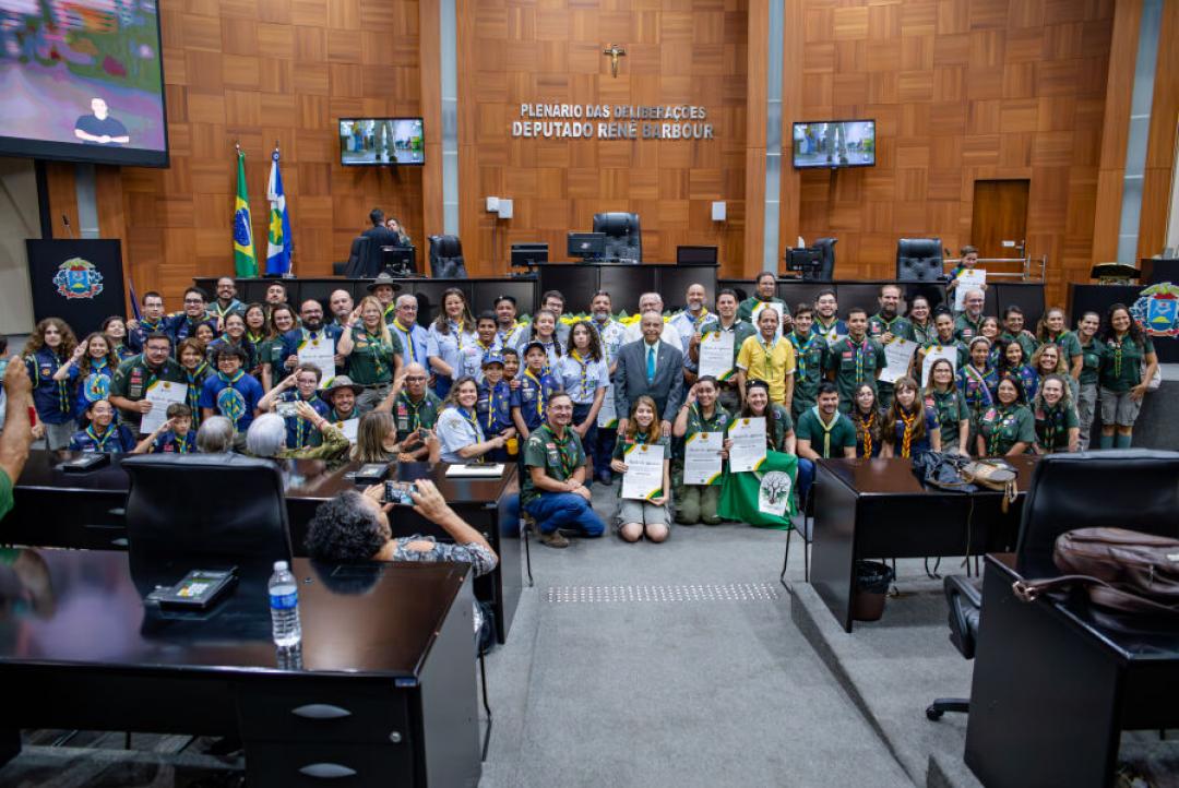 ALMT homenageia o centenário da União dos Escoteiros do Brasil (UEB)