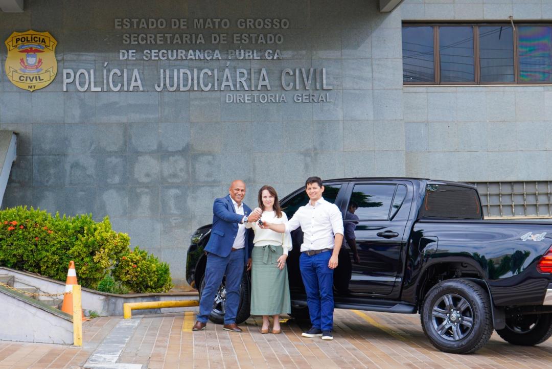 Polícia Civil recebe caminhonete que será utilizada na repressão aos crimes ambientais