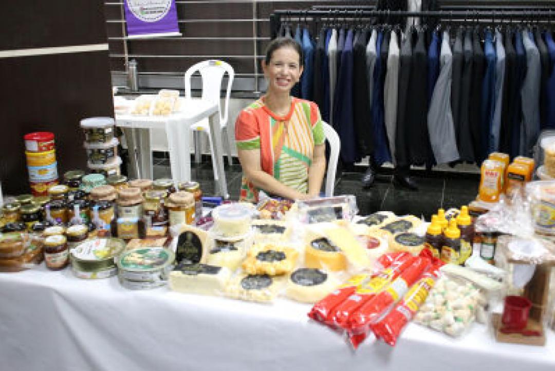 Feira Mulheres Conectadas leva gastronomia e artesanato para exposição na ALMT