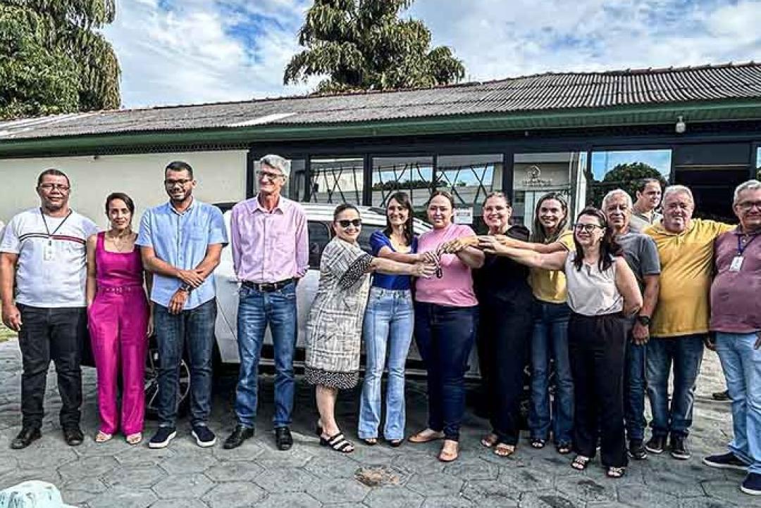 Administração Municipal realiza entrega de veículo para o Serviço Família Acolhedora